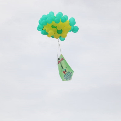 Kakanwil Beri Hadiah Bagi Yang Menemukan Pamflet Balon Udara "PORSENI HAB 77" Kanwil Kemenag Sulbar