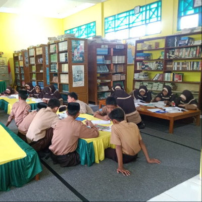 MTsN 1 Polewali Mandar Jadikan Perpustakaan Sebagai Sumber Belajar