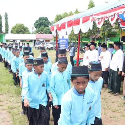 Kakanwil Kemenag Sulbar Lepas Peserta Kirab Santri di Ponpes Al Ihsan DDI Kanang