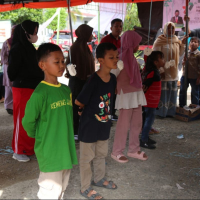 Lomba Makan Kerupuk Turut Meriahkan Porseni HAB 77 Kanwil Kemenag Sulbar