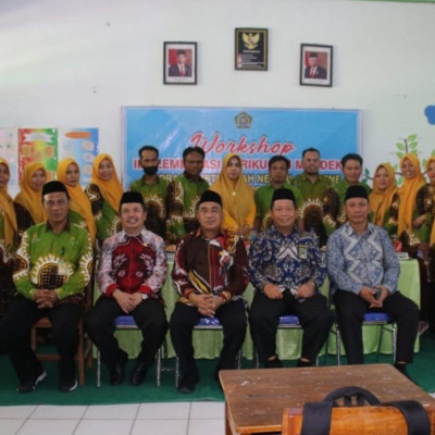 Menuju Madrasah Mandiri Berprestasi, MIN 1 Majene Gelar Workshop Implementasi Kurikukum Merdeka