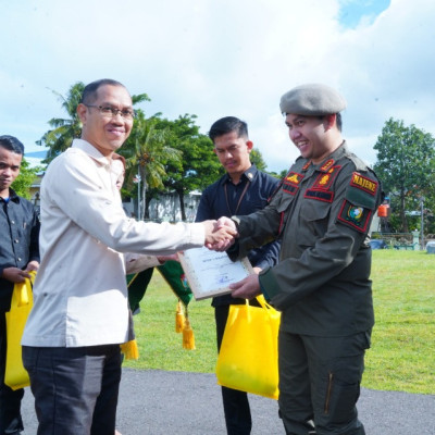 MTsN 1 Majene Sabet Piagam Penghargaan Sekolah Adiwiyata Tahun 2022