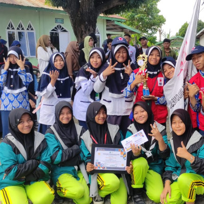 Siswa MTsN 1 Polman Persembahkan Emas Pada Cabang Lomba PertolonganPertama Tim PMR di Ajang Gebyar LES 