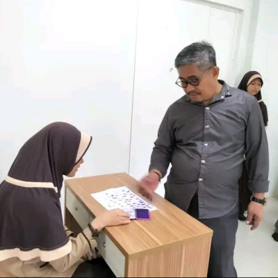 Tanamkan Jiwa Berdemokrasi Sejak Dini, Pemilihan Ketua OSIM MTsN 1 PolmN Ikuti Tata Cara Pemilu