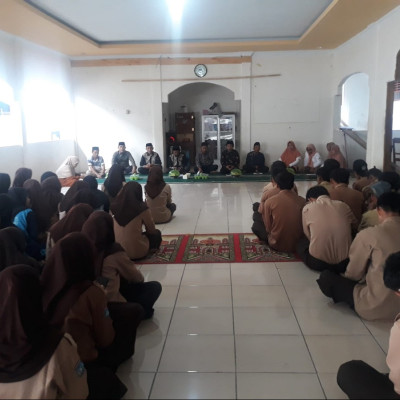 Pokjaluh KUA Tinambung Adakan Dzikir dan Pencerahan Agama Di SMKN 1 Tinambung