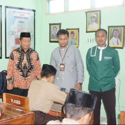 Kabid Penmad Pantau Langsung Asesmen di MTsN 1 Polewali Mandar