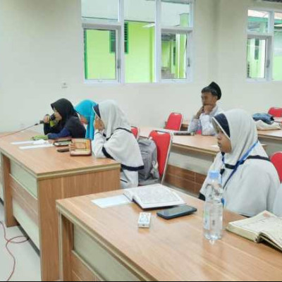 Untuk Membumikan Al-Qur'an, MTsN 1 Polman Launching Kelas Tahfidz