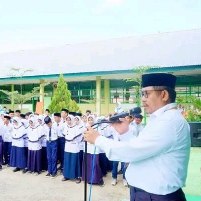 Kamad MTsN 1 Polman : Jagalah Nama Baik Madrasah Dimanapun Berada