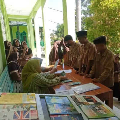 219 Siswa MTsN 1 Polewali Mandar Terima Dana Program Indonesia Pintar