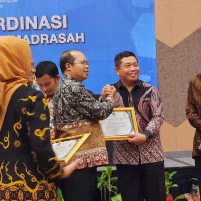 Kanwil Kemenag Sulbar Peroleh Penghargaan Pengelolaan Emis Madrasah terbaik 2023