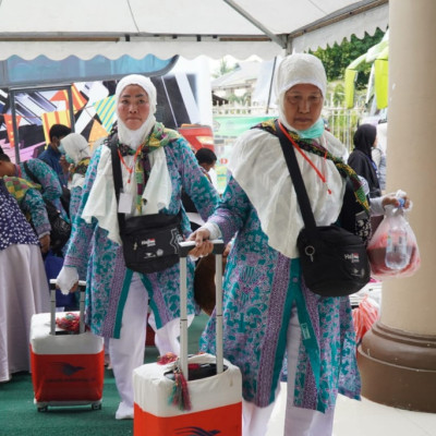 Kloter 37 Jamaah Haji Provinsi Sulawesi Barat tiba di Emberkasi Sudiang