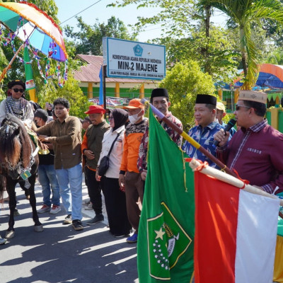 Kakanwil Kemenag Sulbar Secara Resmi Melepas Arak-Arakan Kuda