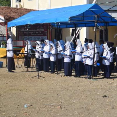 Drum Band Iringi Upacara Bendera MTsN 1 Polewali Mandar