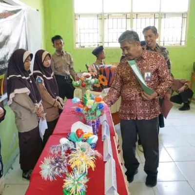 BDK Makassar Apresiasi Pameran Proyek P5 P2RA di MTsN Polewali Mandar