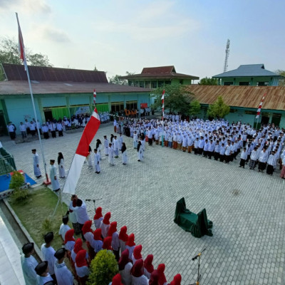 Upacara Peringatan Hari Santri, K. H. Bisri Harapkan Peran Santri Dalam Memajukan Bangsa