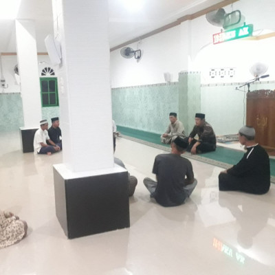 Pokjaluh KUA Tinambung Lakukan Pencerahan Keagamaan di Masjid Darul Muraqabah Desa Sepa Batu