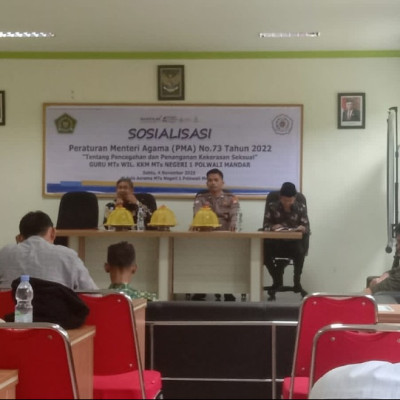 Pokjaluh KUA Tinambung Bawakan Materi Sosialisasi PMA No. 73 Tahun 2022 di MTsN 1 Polewali Mandar