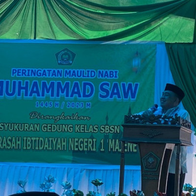 MIN 1 Majene Peringati Maulid Nabi Muhammad SAW Dirangkai Sukuran Gedung Kelas Baru