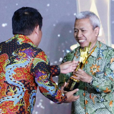 Menag Raih GATRA Award 2023 sebagai Tokoh Transformasi Digital Layanan Keagamaan