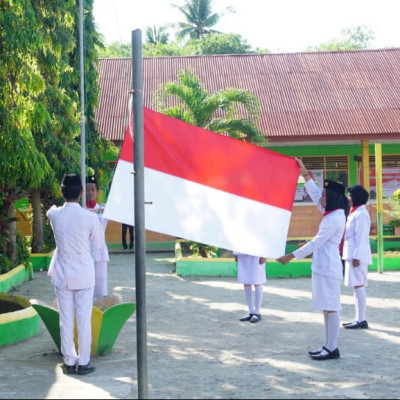 MTsN 1 Polman dan MIN 1 Polman Berkolaborasi Peringati Hari Guru Nasional 2023