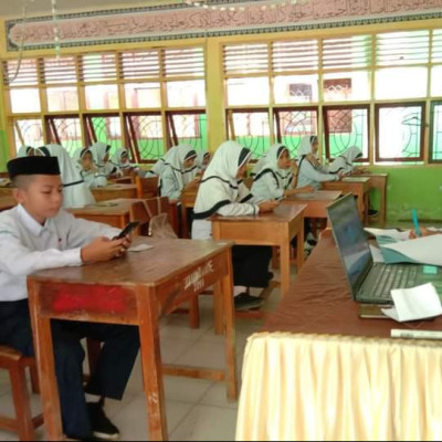 H. Pabelloi : PAS E- Learning di MTsN 1 Polman Sampai Hari Ketiga Berlangsung Aman dan Lancar