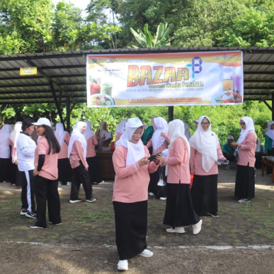 Dharma Wanita Persatuan Kanwil Kemenag SulbarGelar Bazar Meriah dalam Rangka HAB ke-78