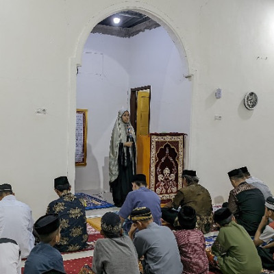 Malam ke -12, Tim Safari Ramadhan MTs Negeri 1 Polman Kunjungi Mesjid Asshopiyah Kec. Balanipa
