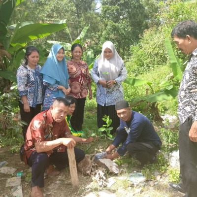 Gerakan Nasional Menanam Sejuta Pohon, IPARI Kemenag Mamasa Lakukan Penghijauan di Kantor Kemenag dan KUA