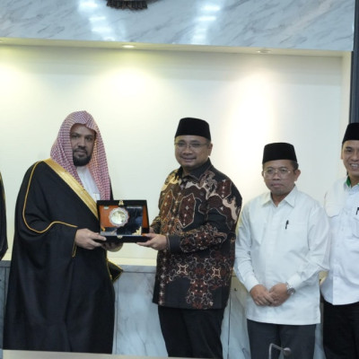 Bertemu Menag, Imam Masjid Nabawi Bawa Pesan dari Raja Salman