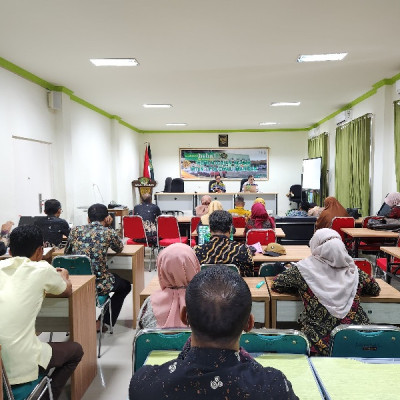 Kepala MTsN 1 Polman Ismail Saleh Dorong Peningkatan Kinerja Staf Dengan Penyusunan Uraian Tugas