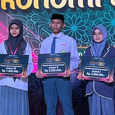Bangkitkan Semangat Generasi Emas! Siswi MAN 2 Polman Juara Olimpiade Ekonomi Syariah dan Siap Berlaga di Tingkat Nasional