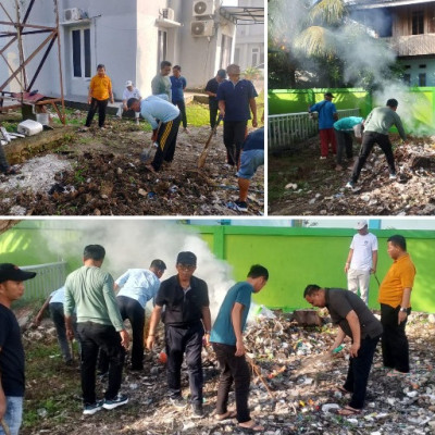 Misbahuddin Pimpin Jumat Bersih di Area Belakang Madrasah Kanwil Kemenag Sulbar