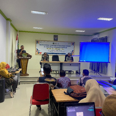 MGMP se-KKM MTsN 1 Polman, Kabid Penmad Dorong Kurikulum Berbasis Cinta