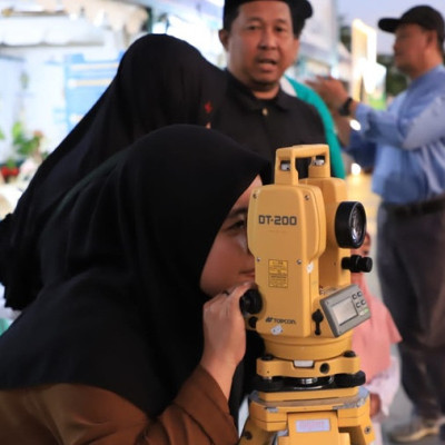 Ada Teleskop dan Teodolit di STQH Nasional 2025, Banyak Dicoba Pengunjung