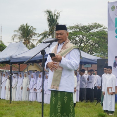 Peringati Hari Santri 2025, Kakanwil Adnan: Pesantren Sulbar Terus Berkembang dan Berprestasi