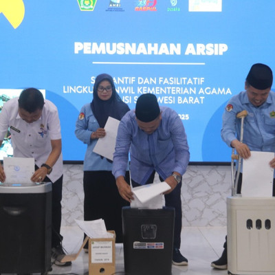 Kanwil Kemenag Sulbar Laksanakan Pemusnahan Arsip Sebagai Upaya Pengelolaan Dokumen yang Lebih Efektif