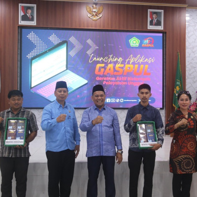 Dukung Pendidikan dan Pelayanan Umat Kristen, Kemenag Sulbar Salurkan Bantuan Alkitab dan Alat Musik