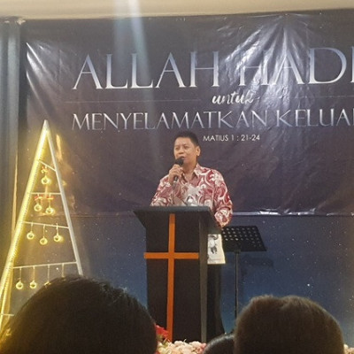 Pembimas Kristen Ajak Jemaat Teladani Keteladanan Maria dan Yusuf dalam Perayaan Natal GBI Gracia Mamuju