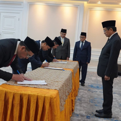 Lantik Tiga Eselon II, Menag Tekankan Semangat Transformasi dan Kepatuhan Regulasi