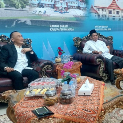 Plt. Kakanwil Kemenag Sulbar Bersama Ibu Silaturrahim dengan Pj. Gubernur Sulbar di Hari Raya Idul Fitri